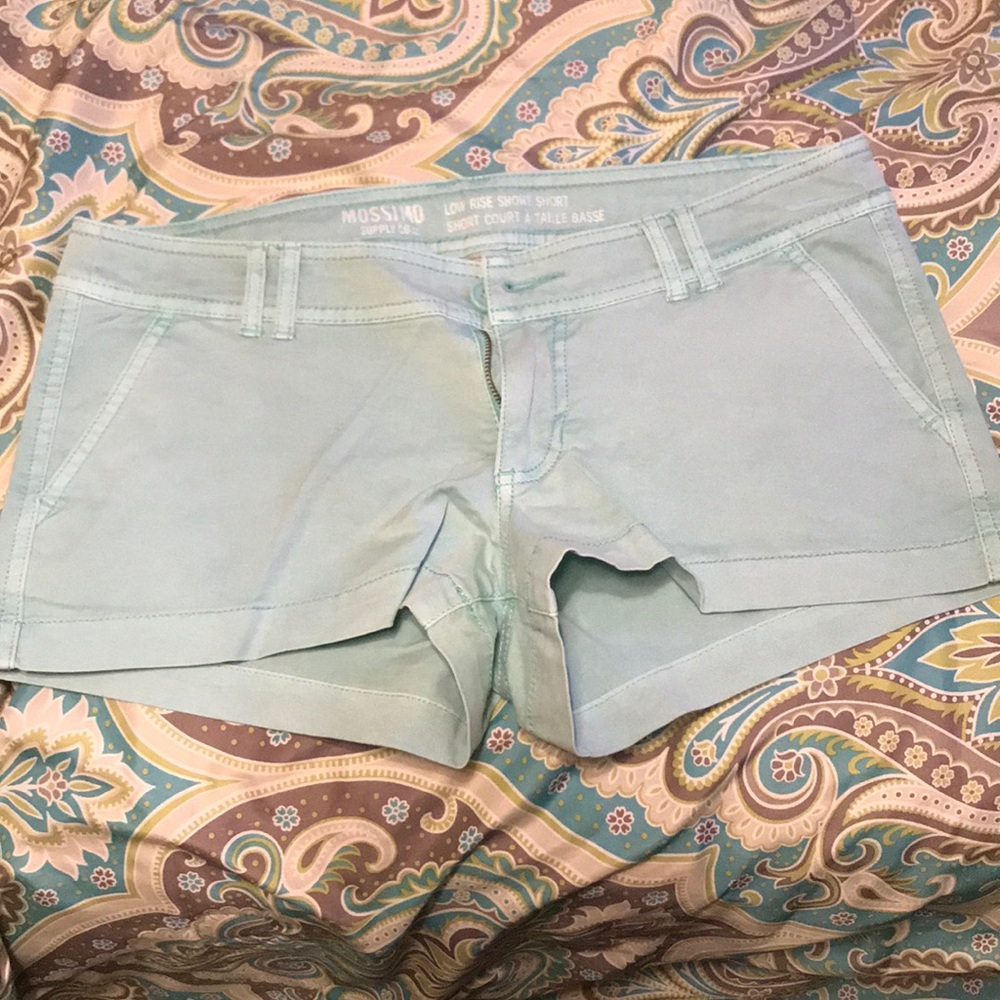 •Size 6 Low Rise Short Shorts
